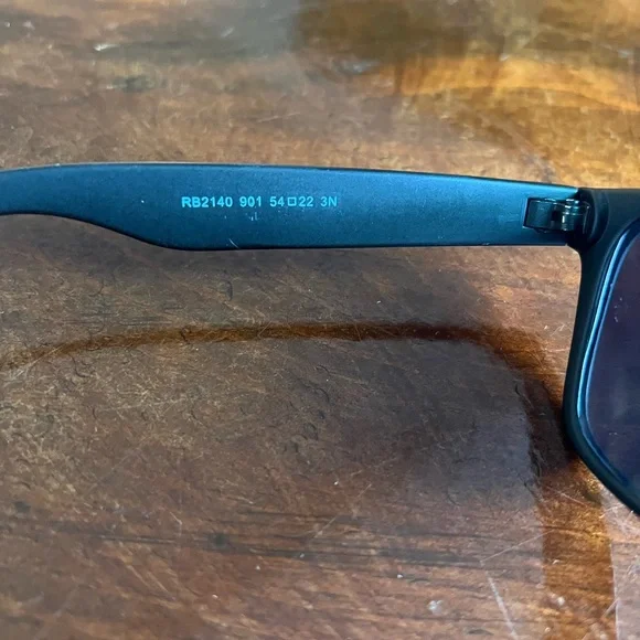 Ray-Ban Matte Black Sunglasses Classic Wayfarer Style - Picture 6 of 6